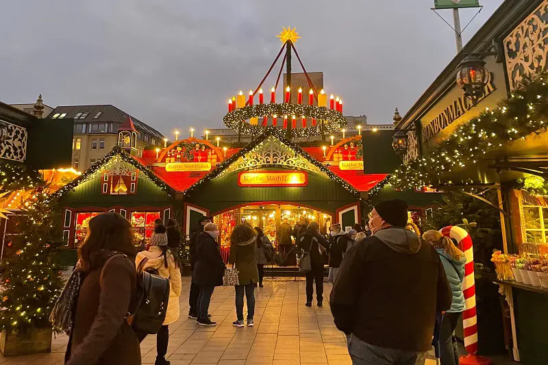 Rathausmarkt Christmas Market in Hamburg collab
